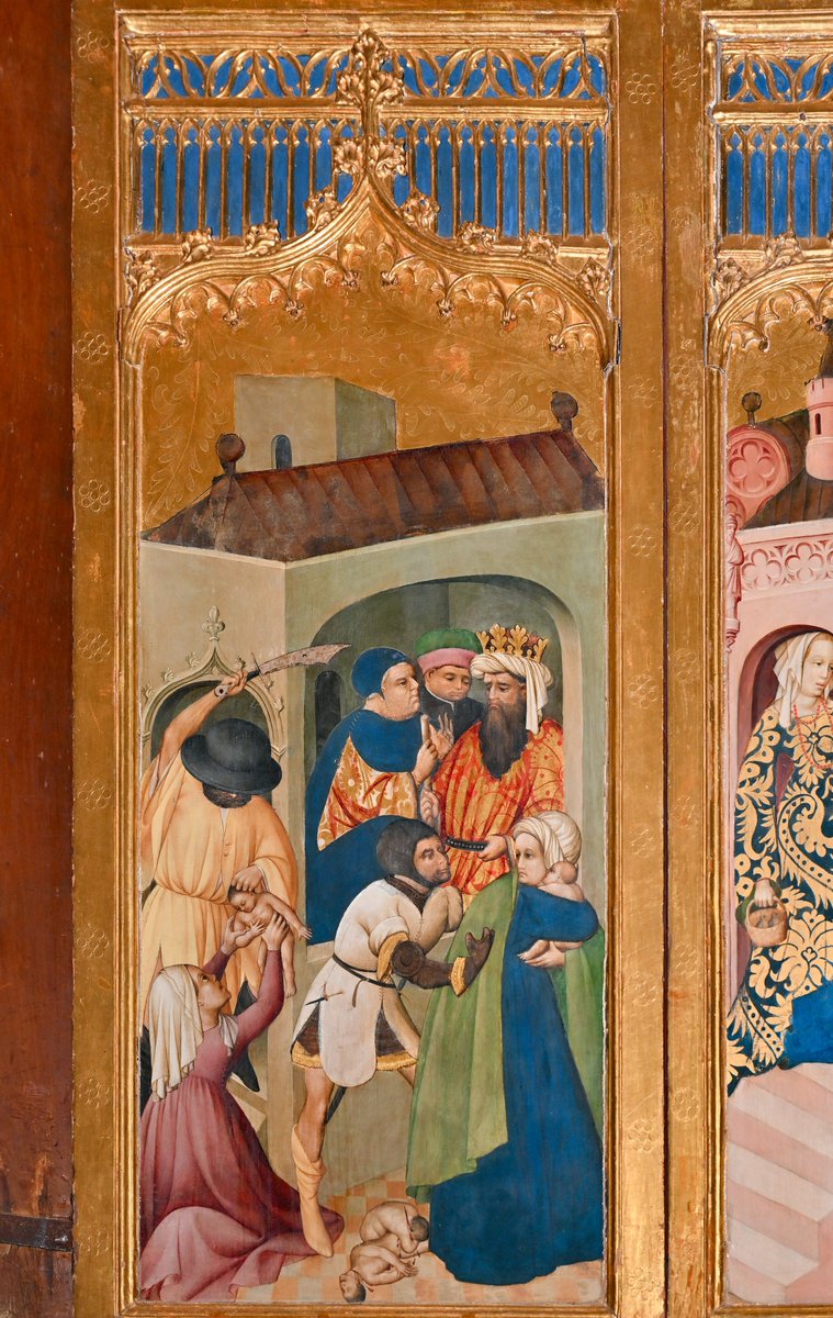 Este altar portátil está en el Monasterio de Santa Clara de Tordesillas, Valladolid📍

La corte lo llevaba a las campañas de guerra con las puertas cerradas. Una vez allí, se abrían para poder celebrar las misas.

🖼️Con una detallada decoración pictórica de escenas religiosas.