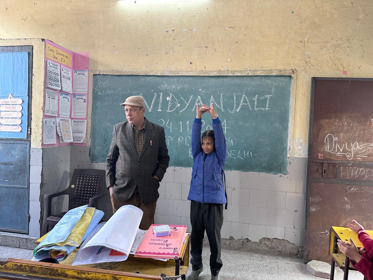 dietppnwb2's tweet image. *Vidyanjali Utsav*
MCPS Sector-24(1) Rohini
Activity:- How we can live healthy without medicine 
District:- NW B-II 
Volunteer:- Mr.Satyendra Yadav Singh 
UDISE:- 07010402510
HOS:-Geeta Rani
VI:- Ms. Rubbi
CRCC:- Mr.Sunil Goel
#JoinVidyanjali 
#NEP2020