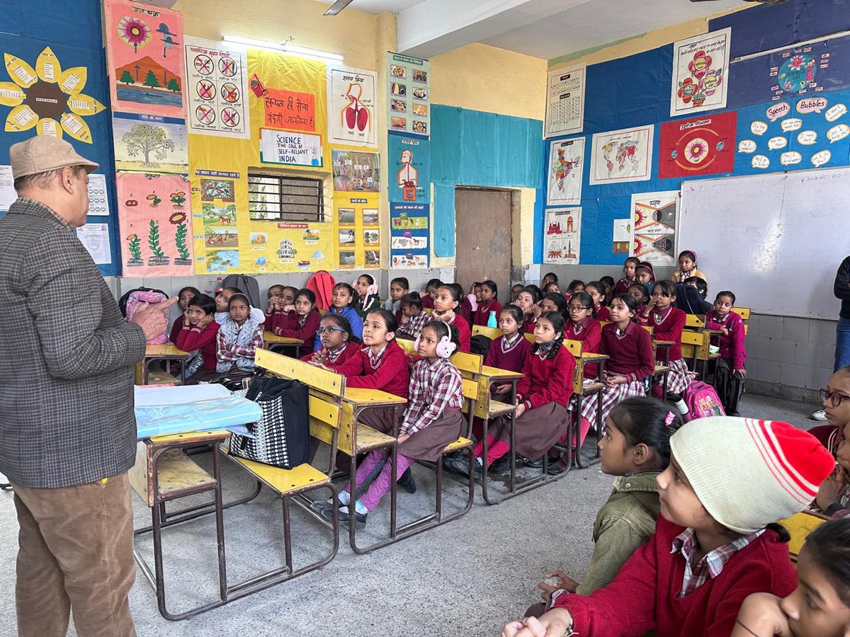 dietppnwb2's tweet image. *Vidyanjali Utsav*
MCPS Sector-24(1) Rohini
Activity:- How we can live healthy without medicine 
District:- NW B-II 
Volunteer:- Mr.Satyendra Yadav Singh 
UDISE:- 07010402510
HOS:-Geeta Rani
VI:- Ms. Rubbi
CRCC:- Mr.Sunil Goel
#JoinVidyanjali 
#NEP2020