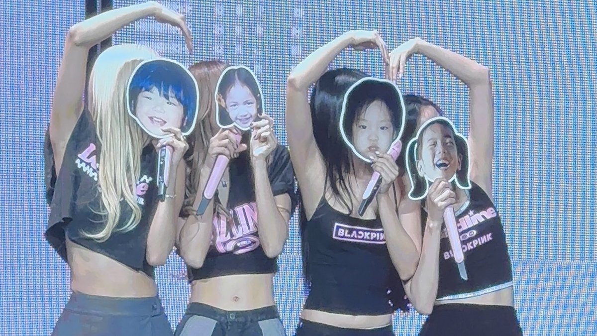jenchulgi's tweet photo. my blackpink girlies, i’m nearer this time.
i love you fourever and always 🖤💗 https://t.co/qlo6nUH5KI