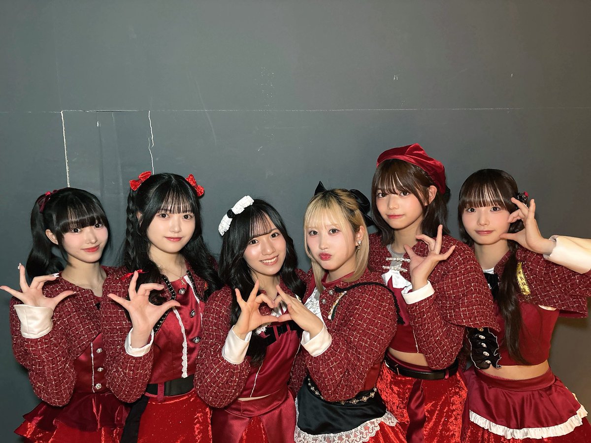 ALETTA_staff's tweet photo. #ABCIDOL
ありがとうございました🥀
本日は
1 アイラブユー旋風剣 feat. Chinozo
2 mirror
3 Bye Bye Dorothy
4 夏めくKissing you
5 Wish.
を披露しました🧚🏻♀️
これからもっとALETTAのことを
知っていただけると嬉しいです🐈⬛♥️
#ALETTA https://t.co/FvkmL8cOF0