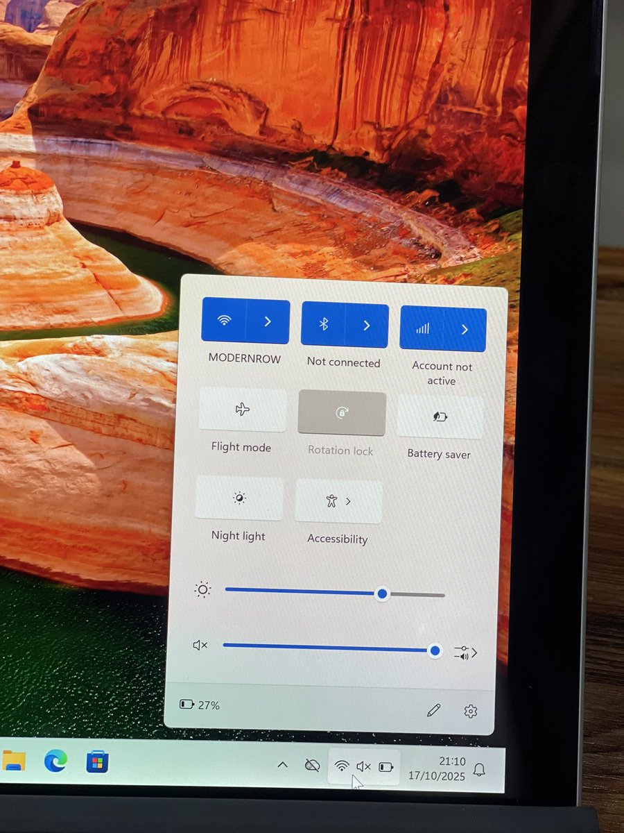 modernrow_games's tweet image. Microsoft Surface Pro 5

7th Gen  Core i5 7300U 
2.6 GHz Base @ 4CPUs
8GB  RAM || 256GB SSD  
12.3” PixelSense™️ Display
Resolution: 2736 x 1824 (267 PPI) TOUCHCSREEN || Inbuilt modem
Detachable Keyboard with Light

🌹Ghc 3100