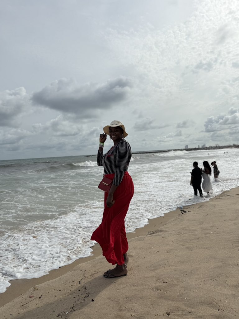 Cheery10k's tweet image. Believe it or not people that are happily living their lives do not care about flat tummy or 6 packs