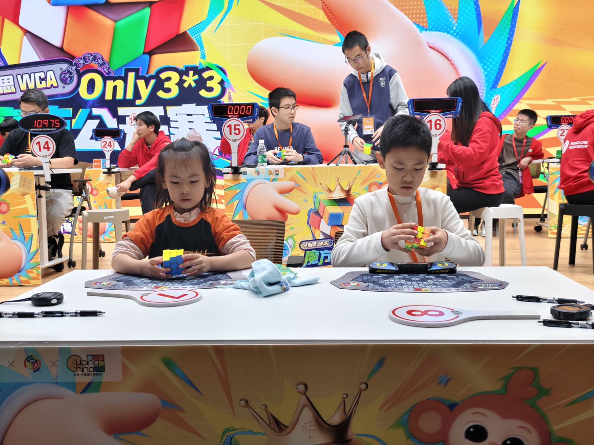 BeijingEvening's tweet image. Solving a 3x3 Rubik's Cube in under 4 seconds! On Nov. 23, a "3x3 Rubik's Cube Open Competition" was held in Beijing, where the participating children wielded "magic" on their fingertips. #rubikscube