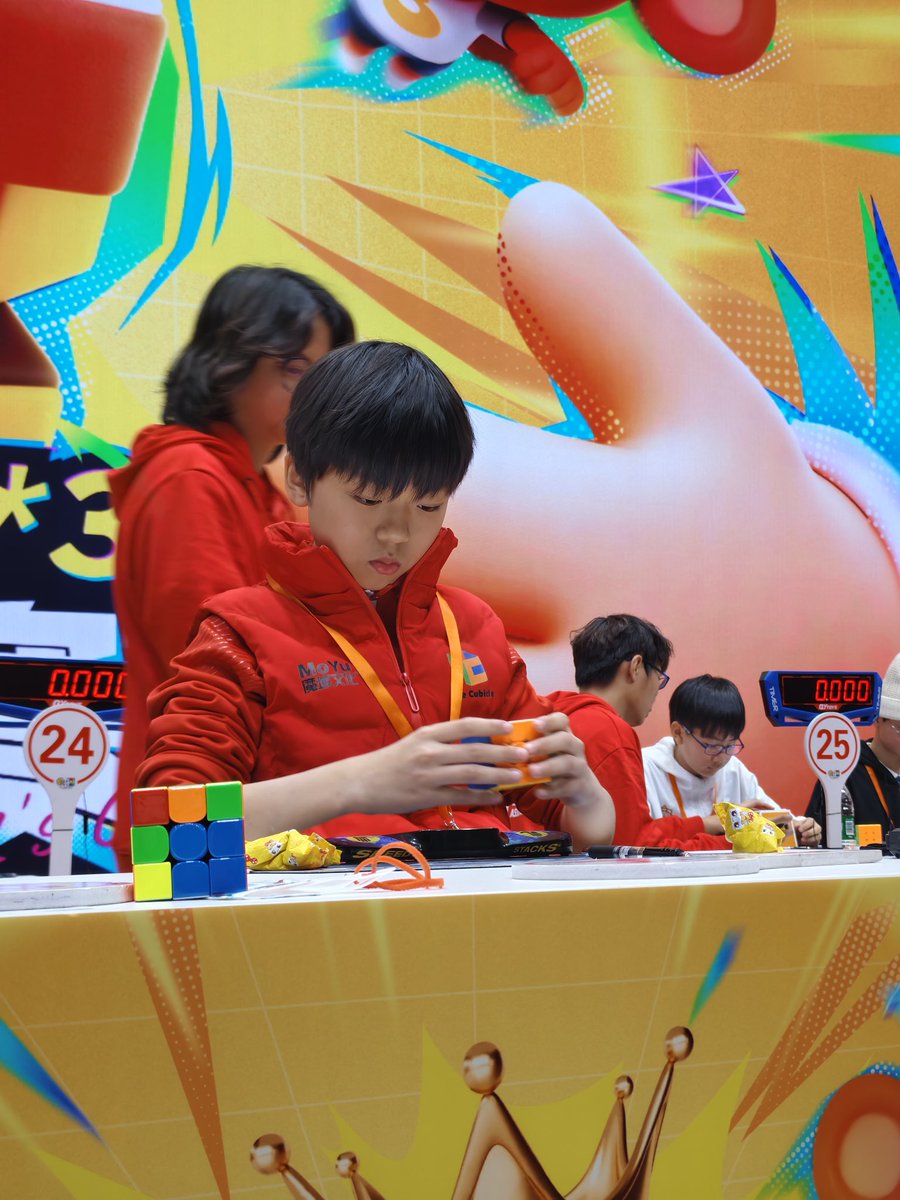 BeijingEvening's tweet image. Solving a 3x3 Rubik's Cube in under 4 seconds! On Nov. 23, a "3x3 Rubik's Cube Open Competition" was held in Beijing, where the participating children wielded "magic" on their fingertips. #rubikscube