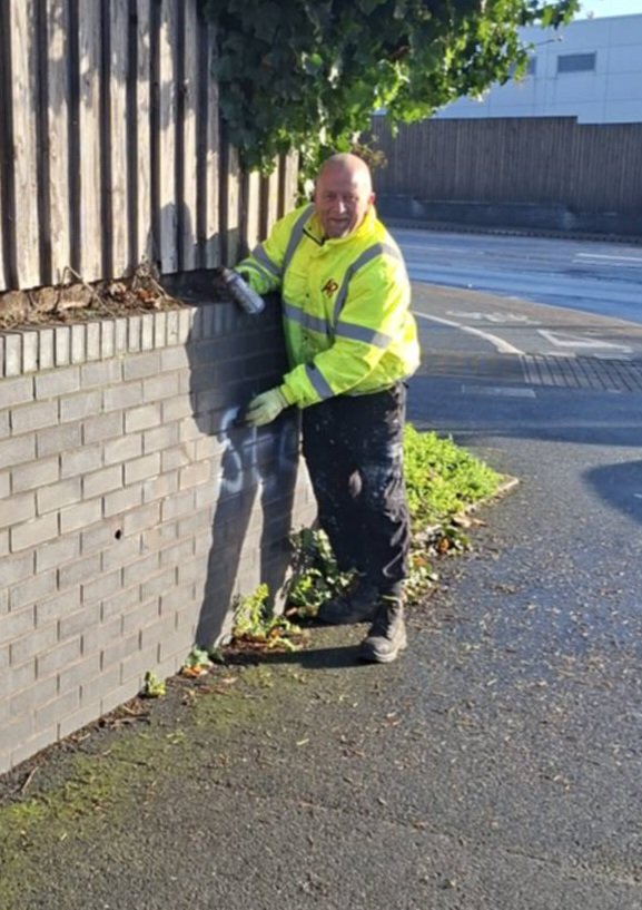 Mike The Litterpicker tweet media