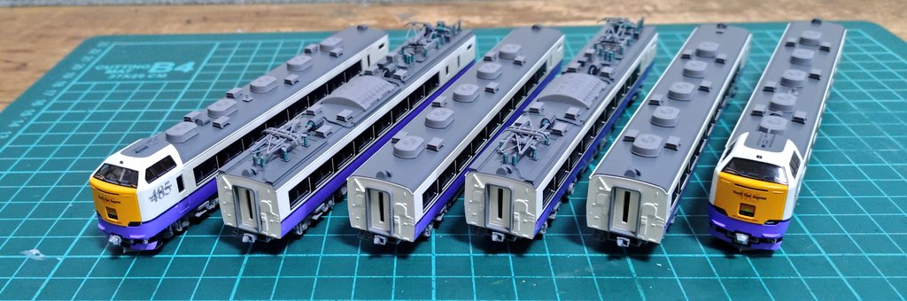 TOMIXの485系3000番台(白鳥)が入線しました。 実車は1996年に登場した