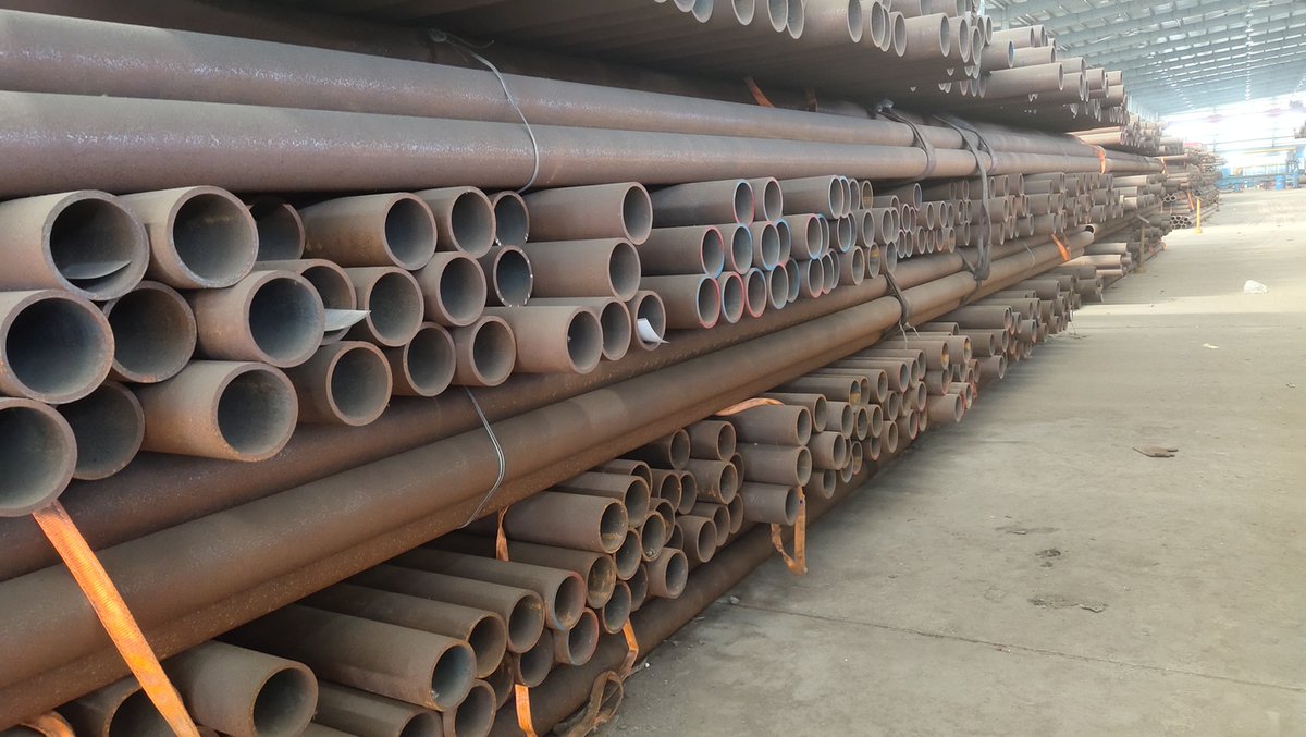 Laifu_Pipeline's tweet image. Efficient storage and logistics management of industrial seamless steel pipes is crucial for optimizing operations. Explore scalable stacking solutions for diverse specifications. 📦🔧 #SteelIndustry #LogisticsManagement #fyp #foryou