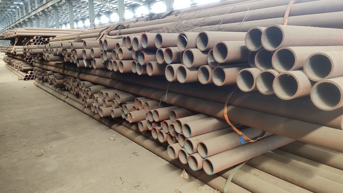 Laifu_Pipeline's tweet image. Efficient storage and logistics management of industrial seamless steel pipes is crucial for optimizing operations. Explore scalable stacking solutions for diverse specifications. 📦🔧 #SteelIndustry #LogisticsManagement #fyp #foryou