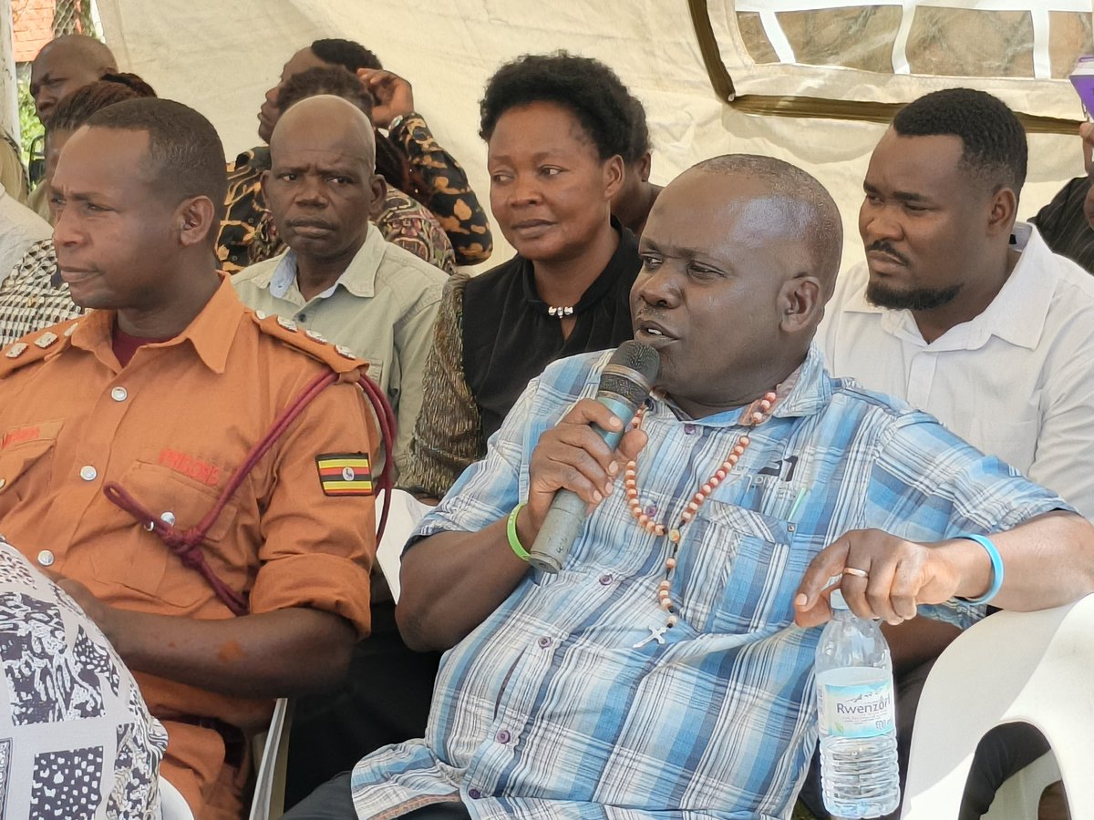 OkirorBenjamin5's tweet photo. ~To elevate the conversation, the dialogue is officially opened with local people asking key questions, concerns, and priorities to the different stakeholders on how #PSEAH can be prevented.

#ReportSEAH #Seekforhelp https://t.co/c2TZajwmk9