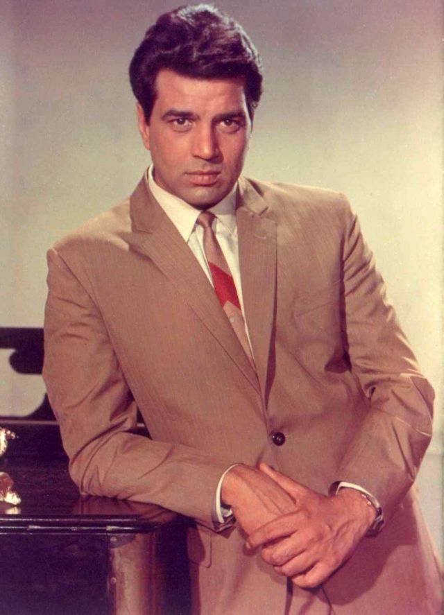Chart_Levels's tweet image. Om Shanti to Legendary Actor Dharamji 💐🙏🏻

#DharmendraDeol #Bollywood
