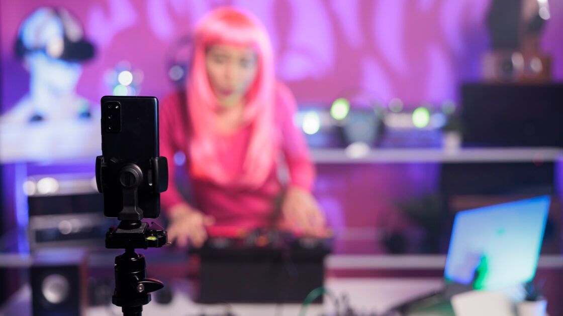 VideoAndWeb's tweet image. Find out how live streaming&apos;s unique capabilities revolutionise audience engagement. vidweb.uk/powerstreaming Tags: #LiveStreamRevolution #startups #Londonwebservices