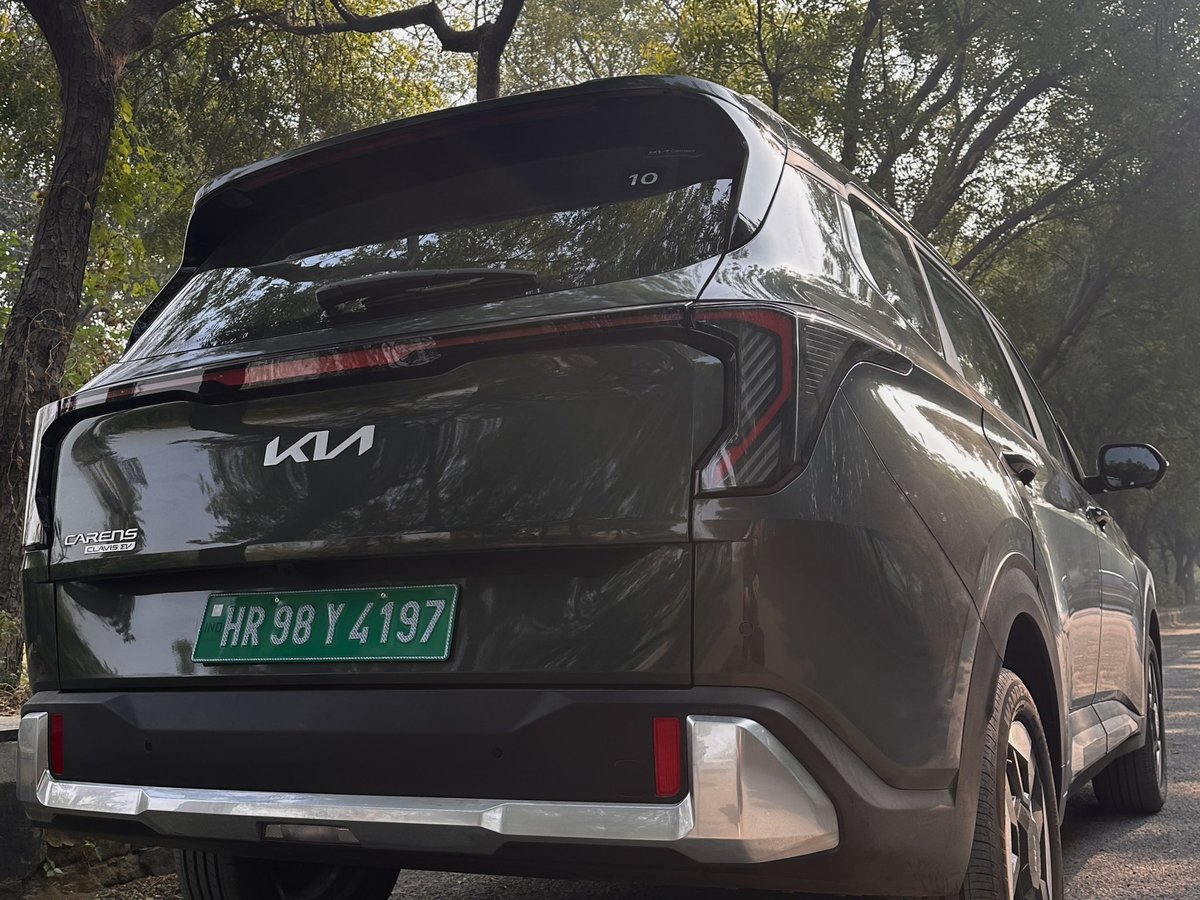 Been living with the Kia Carens Clavis EV for over a week now. Spacious, comfort-first seven-seater with premium touch points, a composed ride and impressive Bose acoustics. A very polished package for its price, with an excellent 490+ km range on a single charge. <a href="/KiaInd/">Kia India</a>