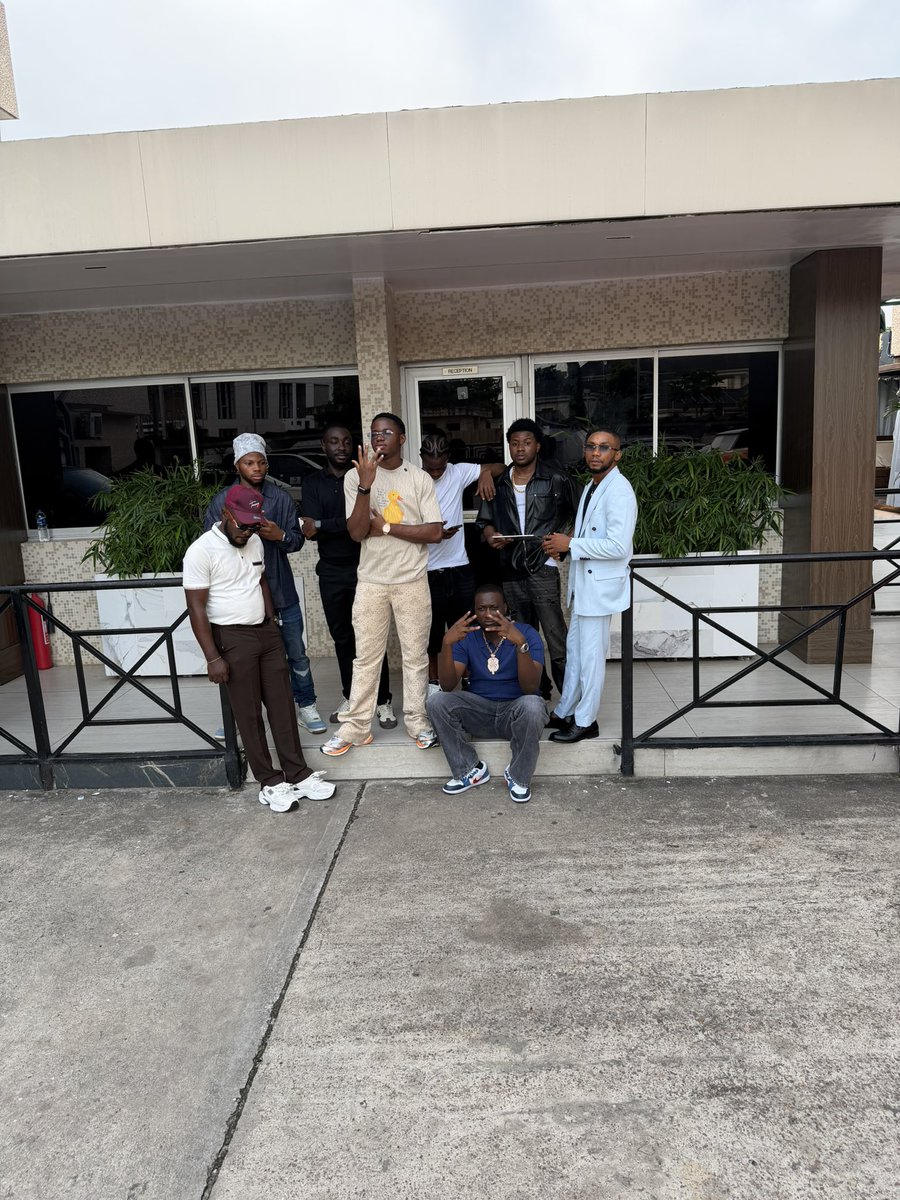 Habbyforex_'s tweet image. I’m selecting one random person to live with me through out the locked 🔐 bootcamp and achieve something great , Who’s joining fx boys gang next ?