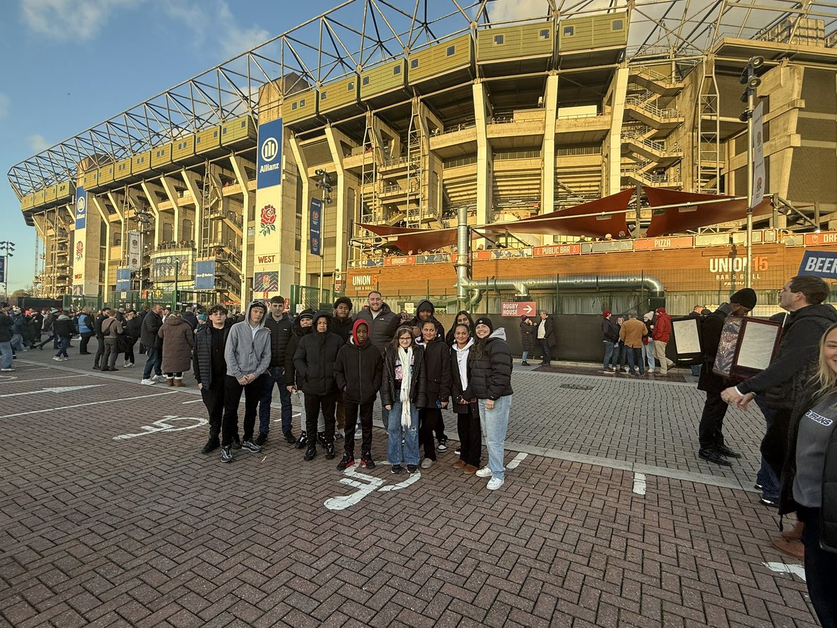 ColtonHills_PE's tweet image. What an incredible day for our students! Seeing the Allianz Stadium up close and watching England beat Argentina 27–23 was unforgettable. Thank you to @ConnectEdPship for giving us such an amazing opportunity! 🏴󠁧󠁢󠁥󠁮󠁧󠁿🇦🇷🏉 #coltonhills #CHCS #thisgirlcan #exercisingpotential