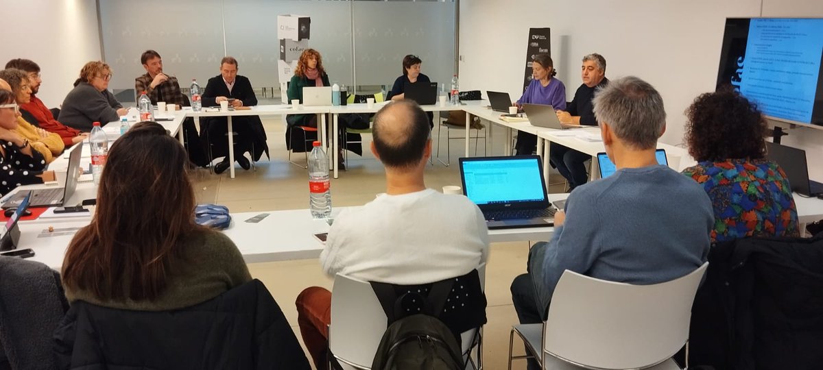 Hoy estamos en la <a href="/CasaLector/">Casa del Lector</a> en la #AsambleaAnual🗂️de cierre de año, conversando con las ferias asociadas para intercambar experiencias, compartir ideas y retos, siempre en pos de la mejora y el crecimiento de la coordinadora. 

Uno de los momentos clave del año, sin duda💫