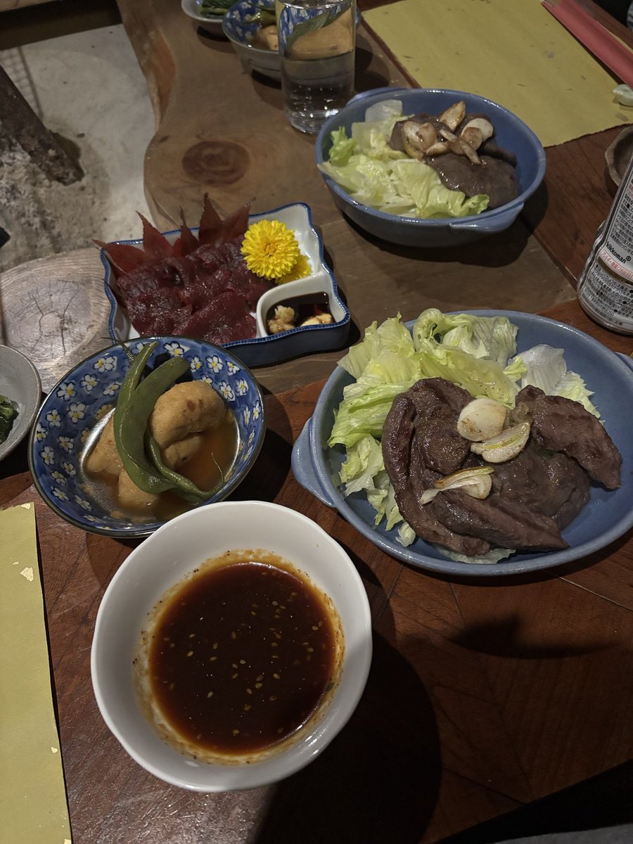 昨日は、大鹿村の一日1組の宿に泊まり、店主自らとったジビエに鹿刺しをプラス、囲炉裏料理うまーで、一人1万もしない。また来たい。