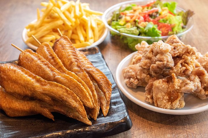 こんばんは！とめ手羽今泉店です🤚
連休最後の日に熱々の手羽いかがですか？
皆様のご来店心よりお待ちしております！