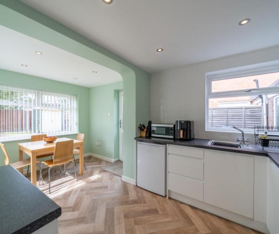 theabodegroup's tweet image. 🔥 For Sale | Fountains Way, Formby

Ideal for first-time buyers &amp;amp; downsizers. Immaculate 2-bed semi with 4-piece bathroom, breakfast kitchen, lounge–diner, utility &amp;amp; WC, driveway, garage &amp;amp; garden. No chain.

More info: 

rightmove.co.uk/properties/166…

📩 DM to book a viewing

#Formby