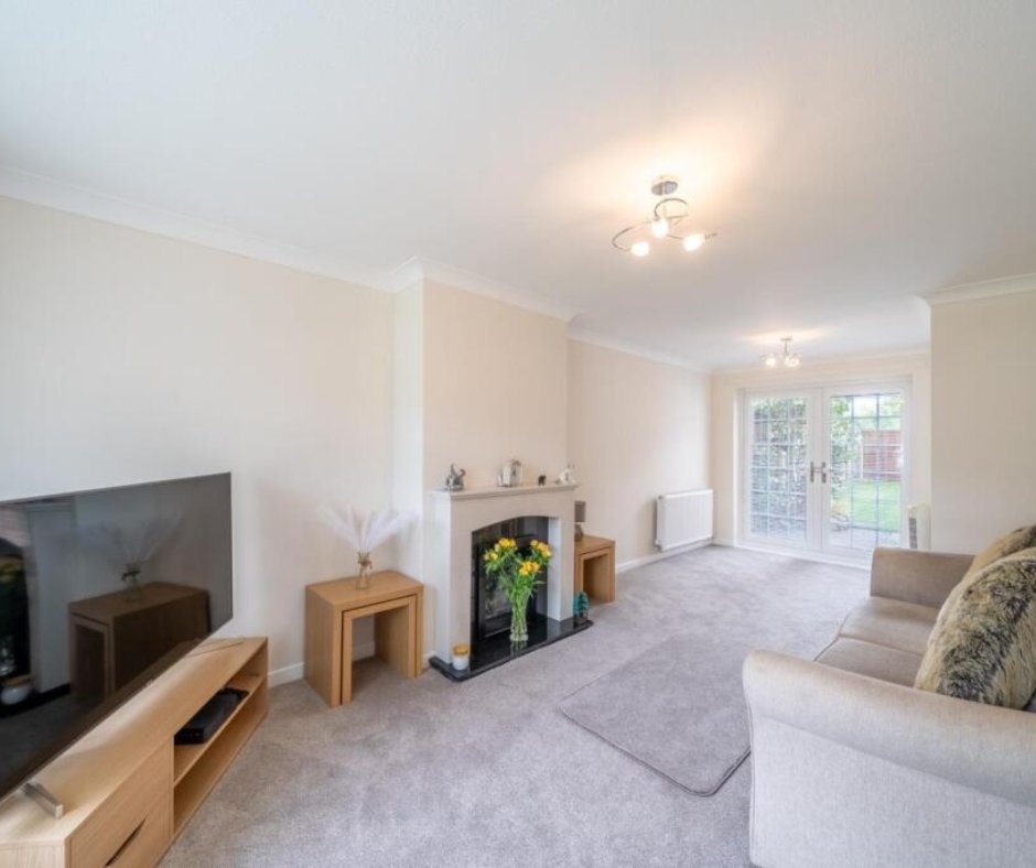 theabodegroup's tweet image. 🔥 For Sale | Fountains Way, Formby

Ideal for first-time buyers &amp;amp; downsizers. Immaculate 2-bed semi with 4-piece bathroom, breakfast kitchen, lounge–diner, utility &amp;amp; WC, driveway, garage &amp;amp; garden. No chain.

More info: 

rightmove.co.uk/properties/166…

📩 DM to book a viewing

#Formby