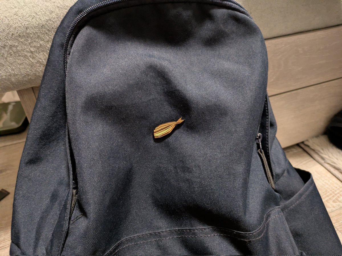 dokupe_meito's tweet image. ホッケの開きのピンバッチを購入