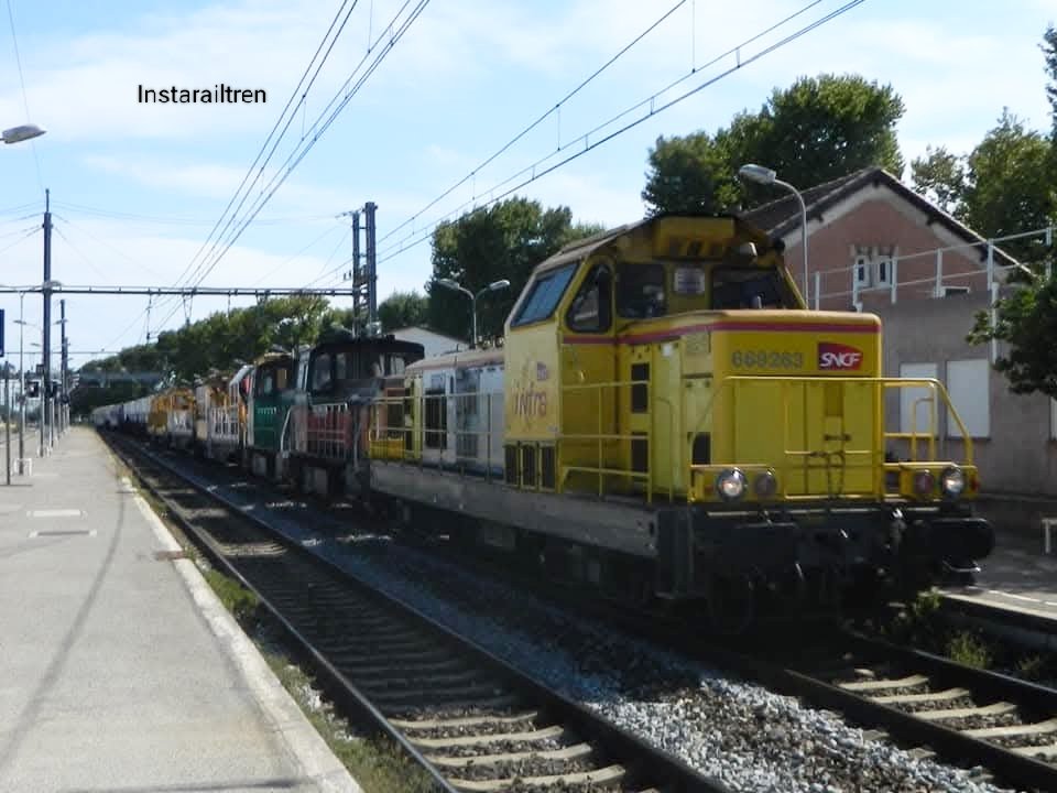 Un traslado especial con la BB66600 librea Infra cruzando la Gare de Narbona un verano de agosto de 2019. Foto: Ezequiel Pérez Martínez #EuropaTren #instarailtren #Sncf #infra #Occitane #CatalunyaNord #France🇫🇷 #FelizLunes