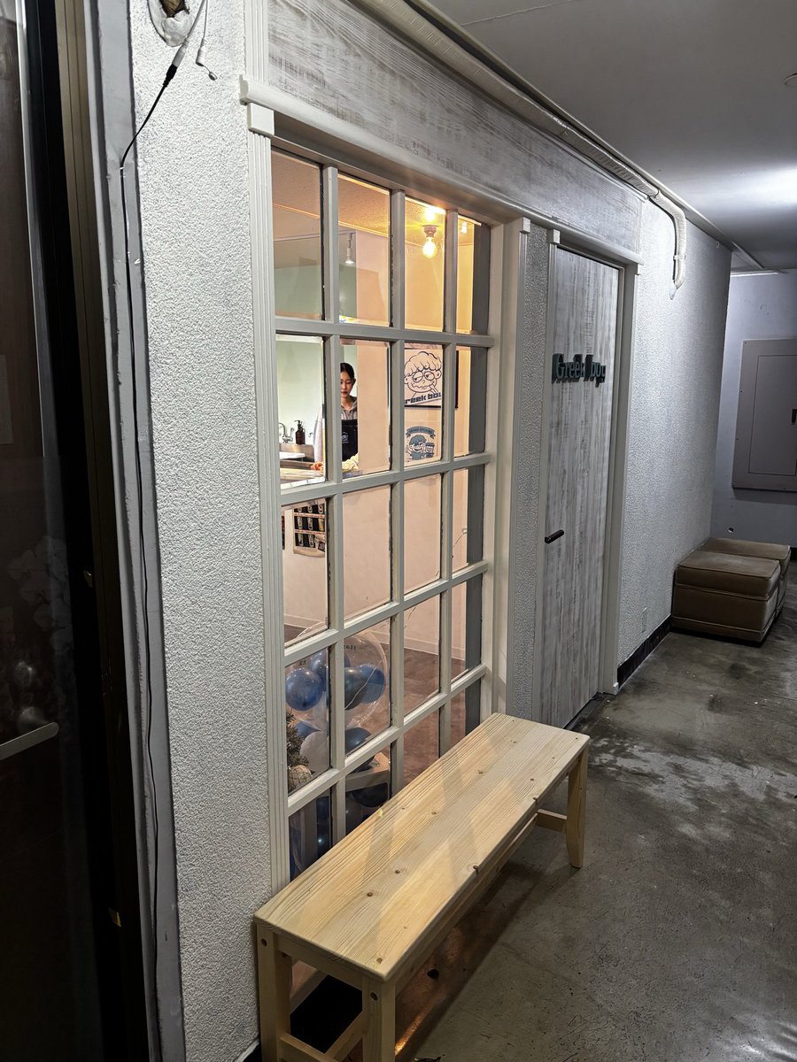 kiradaria's tweet photo. イッヌもお世話になっているので、ご挨拶に改めて新大久保駅にオープンしたグリークボーイさんへ

大久保近辺に行かれる際はぜひー 

11時~19時まで営業。
定休日：火曜日
新宿区百人町2丁目11-25 新戸山ビル2F

テイクアウトも出来るよー

#Greekboy https://t.co/T8eIKrSXdH
