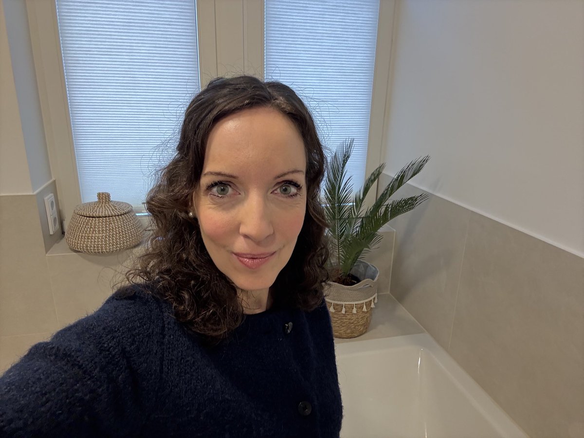 Noch ein verspäteter Gruß aus dem Bad. Noch nicht ganz präsent, aber heute darf ich das, hab frei um Dinge zu erledigen. Habt einen schönen Tag 🫶