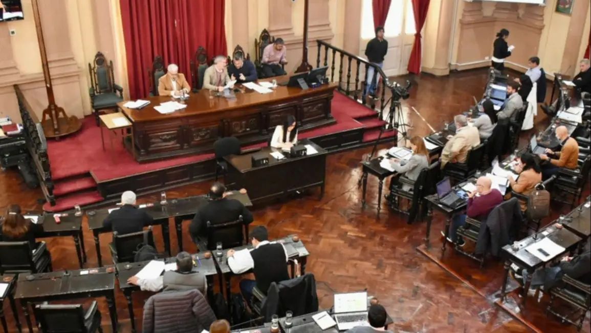 eltribuno's tweet image. #SALTA LEGISLATURA SALTEÑA Asumen los diputados y senadores provinciales electos en mayo
eltribuno.com/salta/2025-11-…