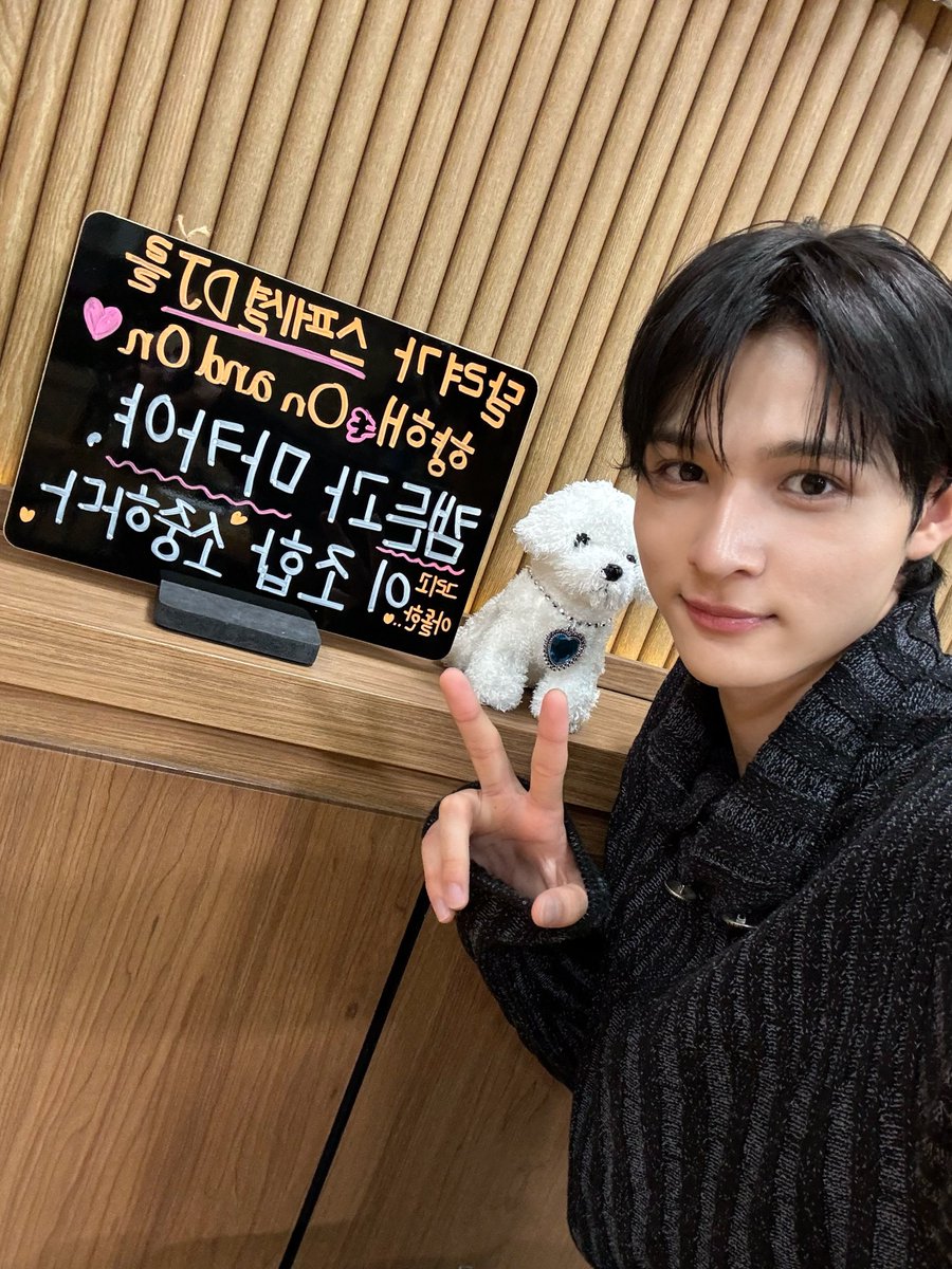 캠든형이랑 3주동안 아이돌 한국어에서 Special DJ를 하게 되었는데 많이많이 듣고 봐주세요~ 📻🫶

#앰퍼샌드원 #AMPERSANDONE
#마카야 #MACKIAH