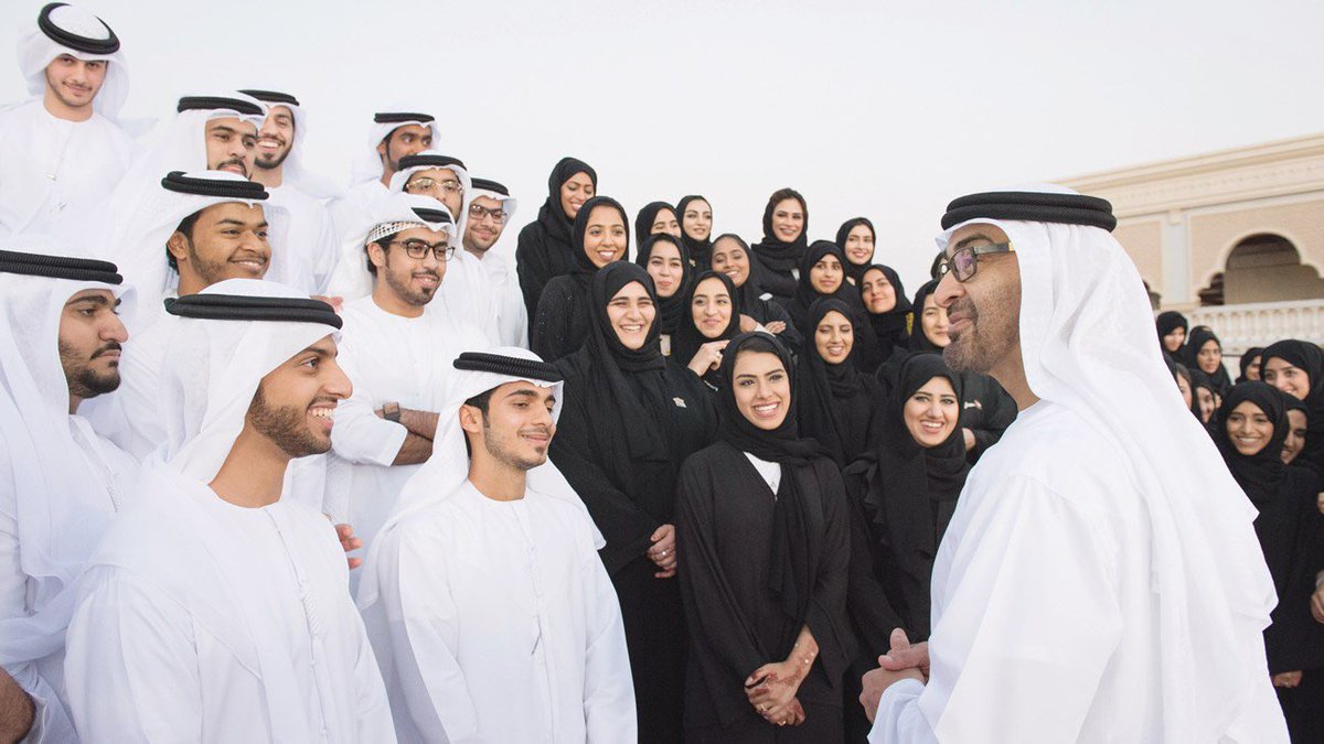 الكل مشغول والكل غافل عن توجه يديد دولتنا تسويه 
ولكم عين تنظر من اليوم، استثمارنا في أشياء غيرنا ما يعطيها نصّ الاهتمام

الإمارات تراهن على أغلى مورد (الإنسان)
من مركز محمد بن زايد للذكاء الاصطناعي، أول جامعة بحثية من نوعها في العالم، إلى برامج وطنية تجهز الشباب ليقودون الذكاء
