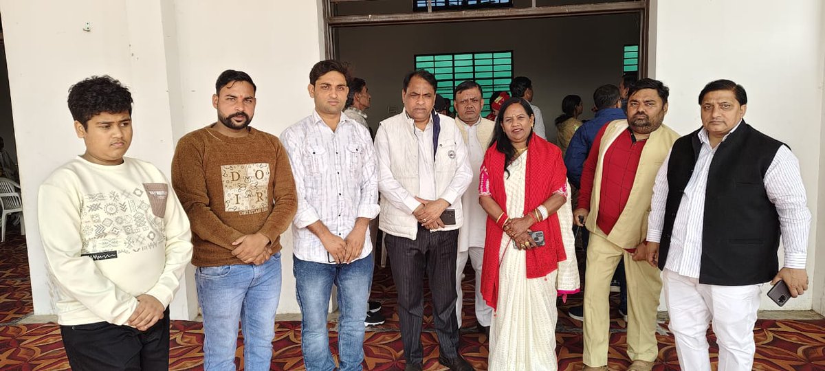 MlcSuresh's tweet image. आज शामली के कस्बा जलालाबाद में महिला मोर्चा अध्यक्ष श्रीमती कुसुम लता पाल जी के सुपुत्र के लगन-सगाई समारोह में सम्मिलित होकर हृदय को अत्यंत आनंद प्राप्त हुआ।

परिवार के स्नेह, आशीर्वाद और खुशियों से भरा यह पावन अवसर अविस्मरणीय रहा।
#sureshkashyap