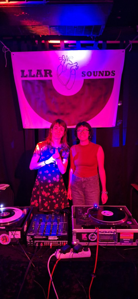 Aquest dissabte 22 vam fer la VI Jornada Normes de Castelló a <a href="/casavalenciabcn/">Casa València BCN</a>
Vam fer una actuació, una taula rodona amb <a href="/vicentbaydal/">Vicent Baydal</a> i <a href="/Kenencio/">Kenneth P.C.</a>, una paella, Jocs Tradicionals Valencians

Vam acabar la jornada a <a href="/LakontraG45092/">LaKontra de Gràcia</a> amb les selectores de Llar Sounds
#MuixerangaBCN