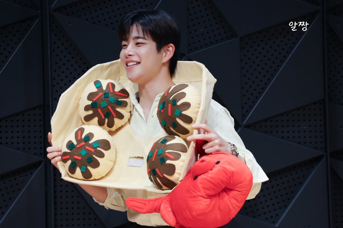 KMJBrasil's tweet image. O ser mais especial do mundo todo 🧡 

(Via: @/vku_b)

#주니지니 #ZOONIZINI #아스트로 #ASTRO
#엠제이 #MJ #김명준