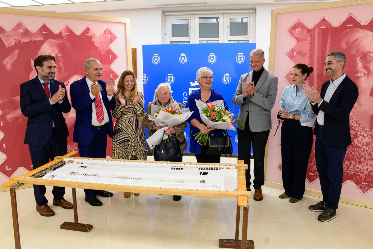 🪡 #ARTESANÍA 𝗘𝗹 𝗖𝗮𝗯𝗶𝗹𝗱𝗼 𝘃𝗮𝗹𝗼𝗿𝗮 𝗹𝗼𝘀 𝗼𝗳𝗶𝗰𝗶𝗼𝘀 𝗮𝗿𝘁𝗲𝘀𝗮𝗻𝗼𝘀 𝗰𝗼𝗺𝗼 𝗴𝘂𝗮𝗿𝗱𝗶𝗮𝗻𝗲𝘀 𝗱𝗲 𝗹𝗮 𝗺𝗲𝗺𝗼𝗿𝗶𝗮 𝗱𝗲 𝗧𝗲𝗻𝗲𝗿𝗶𝗳𝗲

Conmemoramos el 𝗗𝗶́𝗮 𝗜𝗻𝘀𝘂𝗹𝗮𝗿 𝗱𝗲 𝗹𝗮 𝗔𝗿𝘁𝗲𝘀𝗮𝗻𝗶́𝗮 en un emotivo acto en el que se puso en valor