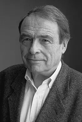 Sosyolog Pierre Bourdieu, farklı toplumsal sınıfların farklı kültürel eğilimler göstereceğini, işçiler futbol ya da boksla ilgilenirken, burjuvazinin tenis oynamaya meyledeceğini söylerken haklıydı. Kanaatimce Bourdieu sadece beğenilerde toplumsal tabakanın önemine işaret derken