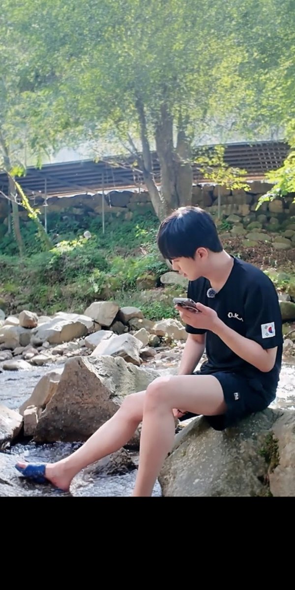 trot_flower_boy's tweet photo. 다른 의도는 없고요
카톡 배경화면을 하고 싶었을 뿐입니다 🤭 https://t.co/1ZJQNtdIEJ