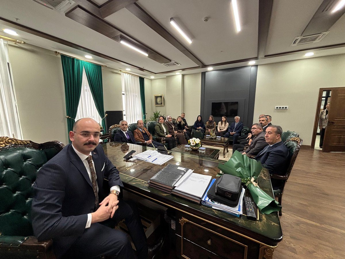 Kaymakamımıza 24 Kasım Öğretmenler Günü Ziyareti
<a href="/TCMalatyaV/">TC Malatya Valiliği</a> 
<a href="/SeddarYavuz/">Seddar Yavuz</a>