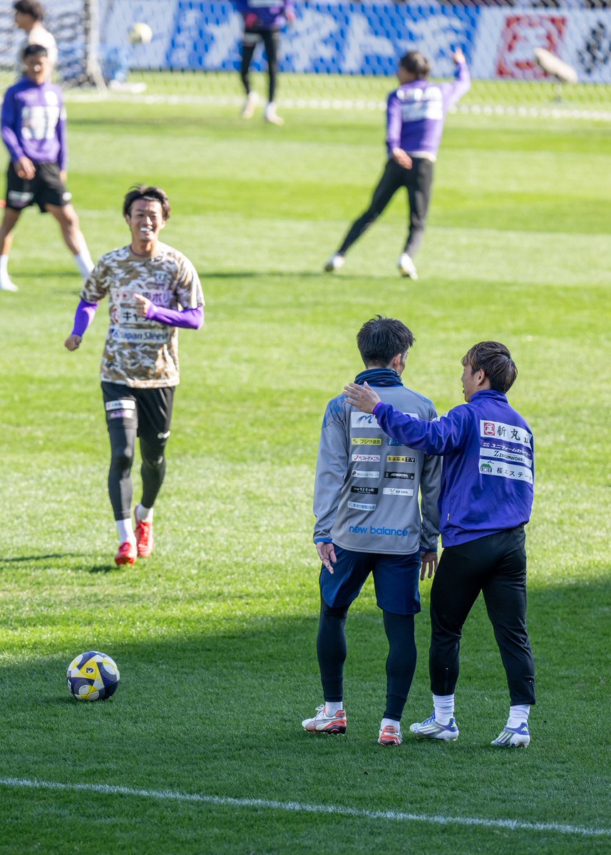 forest_1_orange's tweet image. #2025藤枝vs鳥栖 
翔太と話してたら翔太が来た、みたいな
清水時代(ユース、トップ)の盟友同士で挨拶🤝

#サガン鳥栖
#西澤健太 選手

#藤枝MYFC
#金子翔太 選手
#鈴木翔太 選手