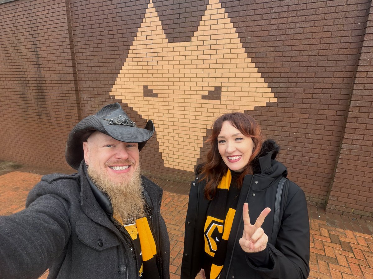 jasoncmiller's tweet image. Huge thank you to @Wolves for having us out to the match on Saturday and interviewing @HannahCAldridge and I about our U.K. tour! #wolves #wolverhampton 2 shows to go! Leicester and London! Let’s go!