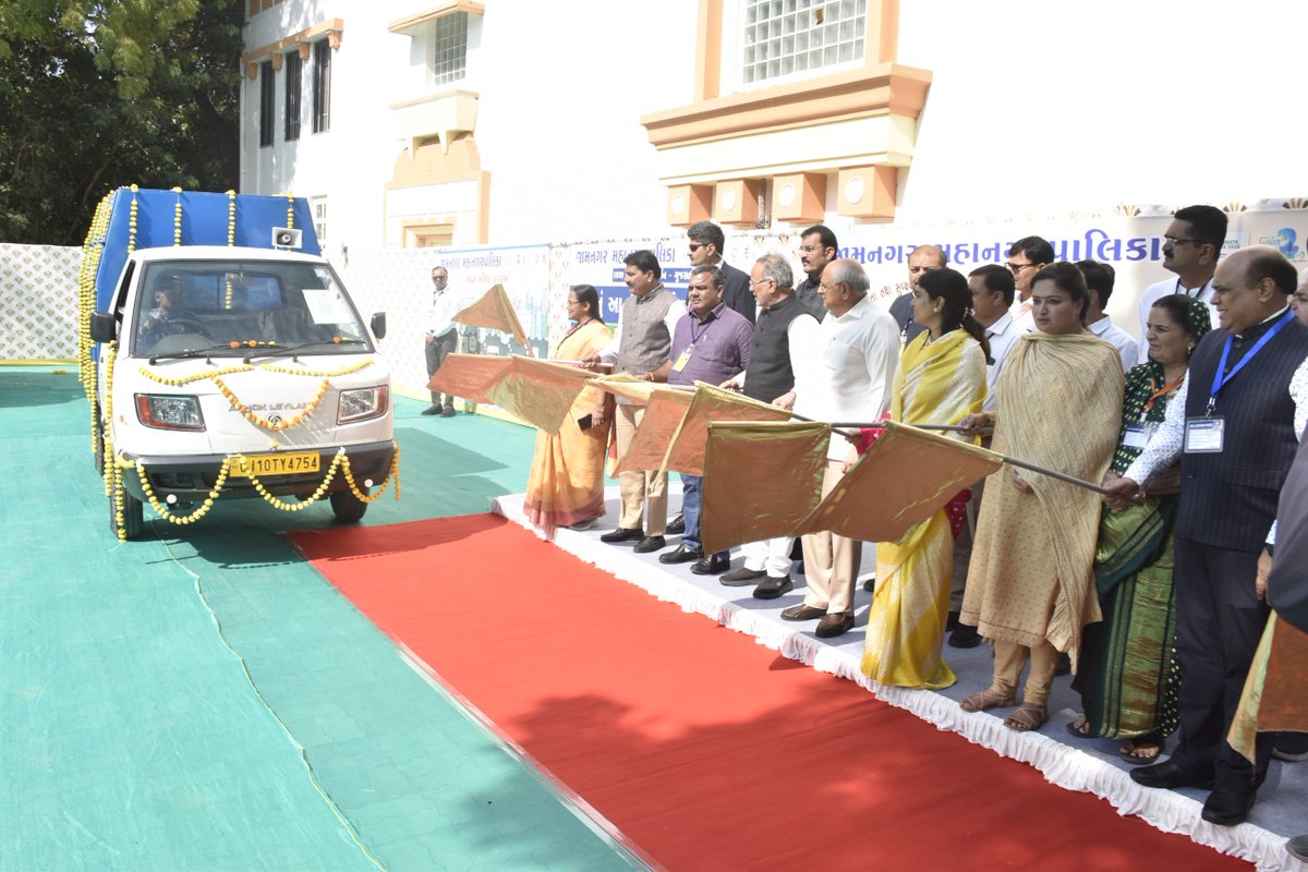 CollectorJamngr's tweet image. માન. મુખ્યમંત્રીશ્રી દવારા જામનગરમાં નવનિર્મિત ફ્લાય ઓવર બ્રિજ, એમ.પી. શાહ મેડિકલ કોલેજ ખાતે ગર્લ્સ હોસ્ટેલ સહિતના રૂ.૬૨૨.૫૨ કરોડથી વધુના વિકાસલક્ષી ૬૯ કામોનું લોકાર્પણ-ખાતમુર્હત કરાયુ તેમજ ગાર્બેજ કલેક્શનના ૨૧૬ વાહનોને પ્રસ્થાન કરાવવામાં આવ્યું.
@CMOGuj @JayantiRavi @InfoGujarat