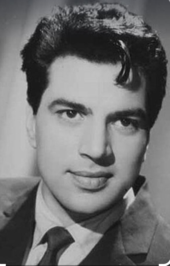 vivekagnihotri's tweet image. DHARAM PAAJI: THE GAOAT WITHOUT FILTERS

They don’t make hero like Dharam Paaji anymore. Handsome in a way that felt carved out of the earth. And a heart… bigger than the screen he ruled. You looked at him and felt something ancient, something tender. A hero who made goodness…