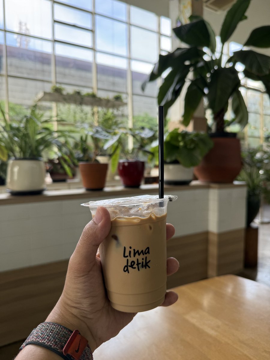 putranicholas1's tweet image. Afternoon coffee.