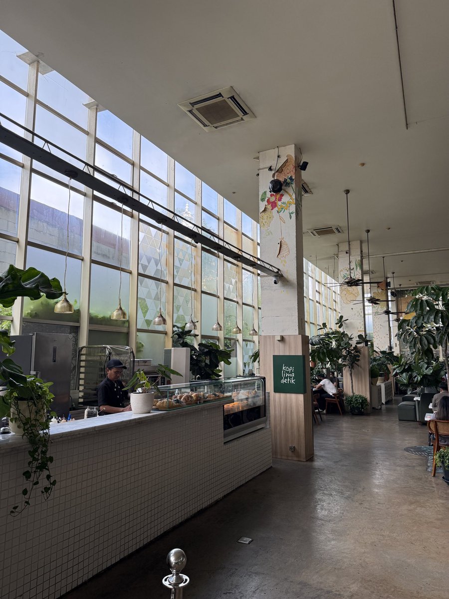 putranicholas1's tweet image. Afternoon coffee.