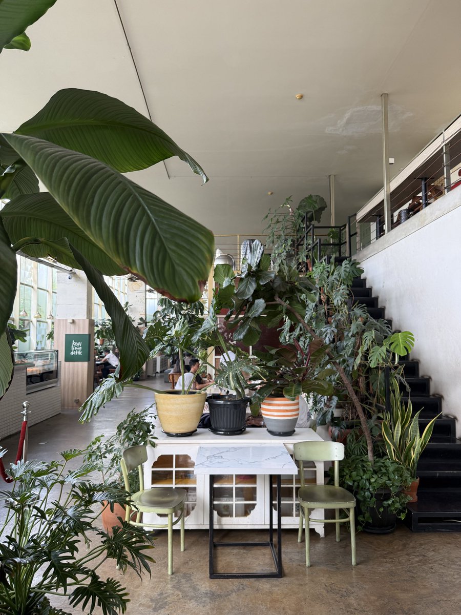 putranicholas1's tweet image. Afternoon coffee.