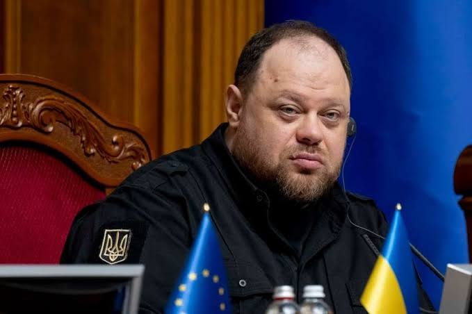 Densepistrophei's tweet image. LOL ho appena scoperto che questo è il presidente del parlamento ucraino.
Solo per la faccia lo terrei a &amp;gt;500m da qualsiasi ufficio pubblico/ anziana/ bambino, ma sicuramente è una nazione dalla leadership forte ed onesta.