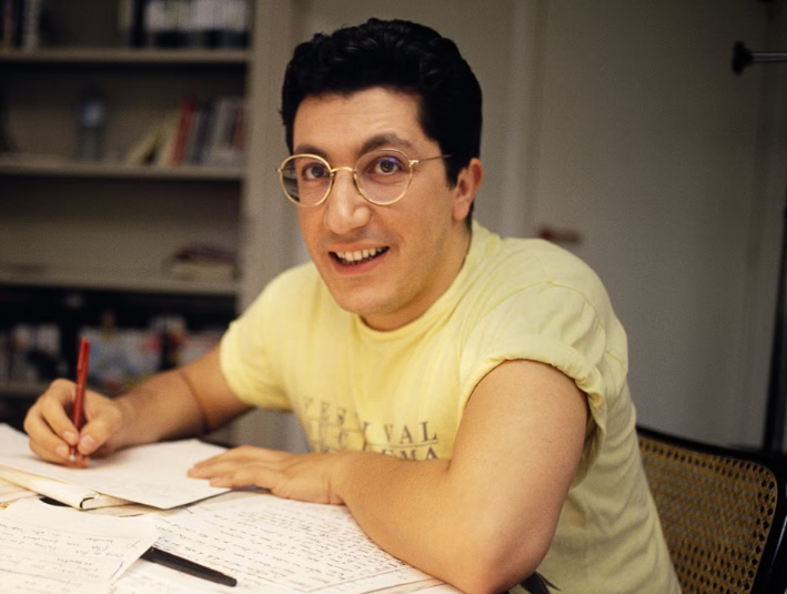 le jeu du jour 😎

il est né le 24 novembre 1958,

qui est-il 🧐❔