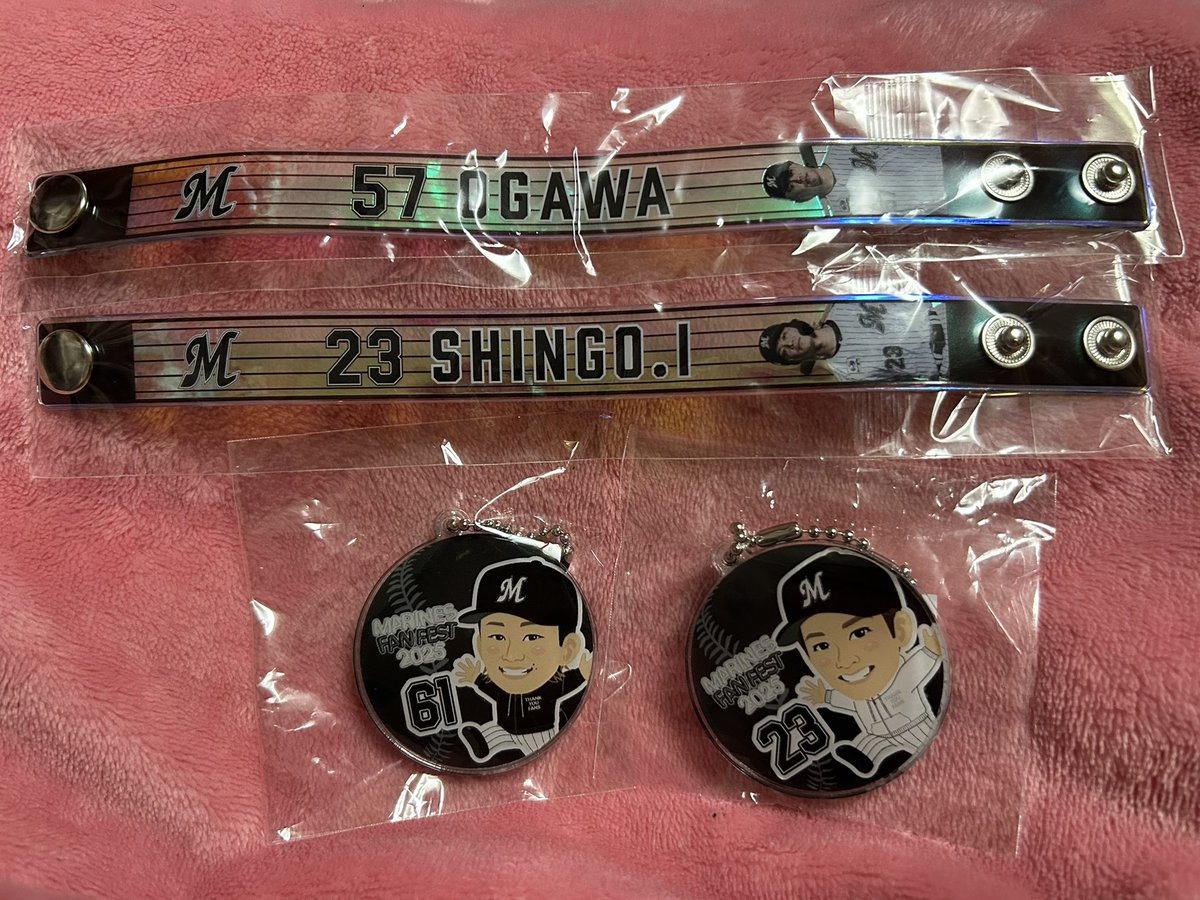 monmiirap's tweet image. 【交換】千葉ロッテマリーンズ　オーロラブレス　2連アクリルキーホルダー

[譲]
オーロラ:23 石川、57 小川
アクリル:23 石川、61 山本

[求]
オーロラ:6 西川、65 寺地
アクリル:63 和田

郵送交換。
お気軽にお声掛けください。

#マリーンズガチャ