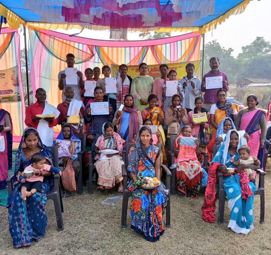 खूँटी: “सेवा का अधिकार सप्ताह” के तहत विभिन्न पंचायतों एवं शहरी क्षेत्रों में शिविरों का आयोजन कर आमजनों की समस्याओं का समाधान एवं योजनाओं का लाभ दिया गया।

त्वरित सेवा से लाभुक संतुष्ट होकर राज्य सरकार एवं जिला प्रशासन के प्रति जता रहे आभार।
<a href="/JharkhandCMO/">Office of Chief Minister, Jharkhand</a> 
<a href="/prdjharkhand/">IPRD Jharkhand</a>