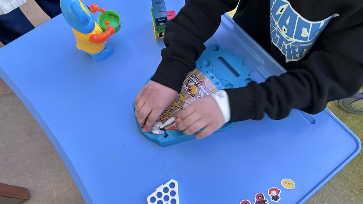 8uidll's tweet image. سُعدت بمشاركتي ضمن فريق مدار الاعلامي لحملة “#صناديق_البهجه 🎁" #مدار ❤️❤️